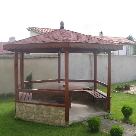 Famili Barba Yani Szálloda *