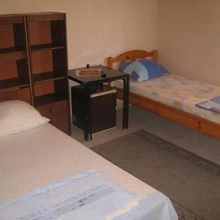 Famili Barba Yani Aranyhomok