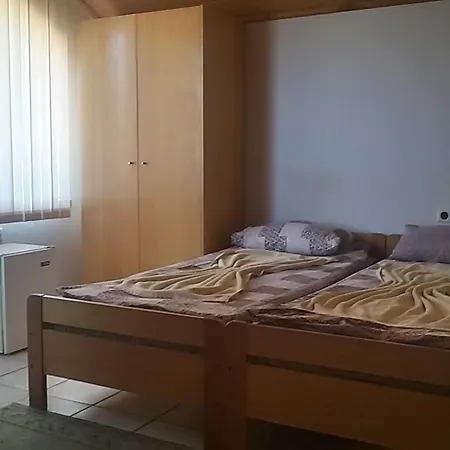 Famili Barba Yani Szálloda *