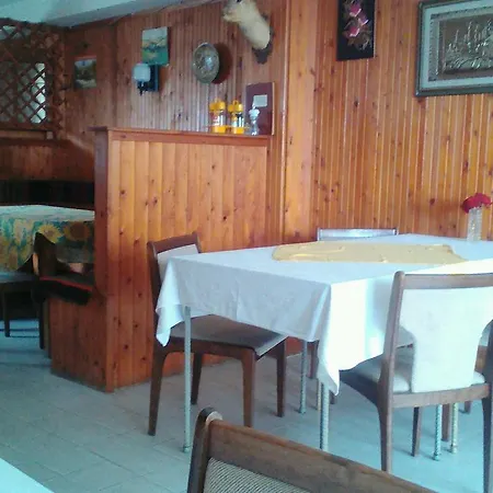 Famili Barba Yani * Aranyhomok