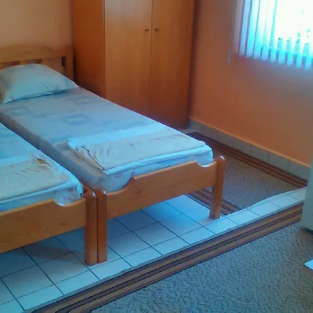 Szálloda Famili Barba Yani