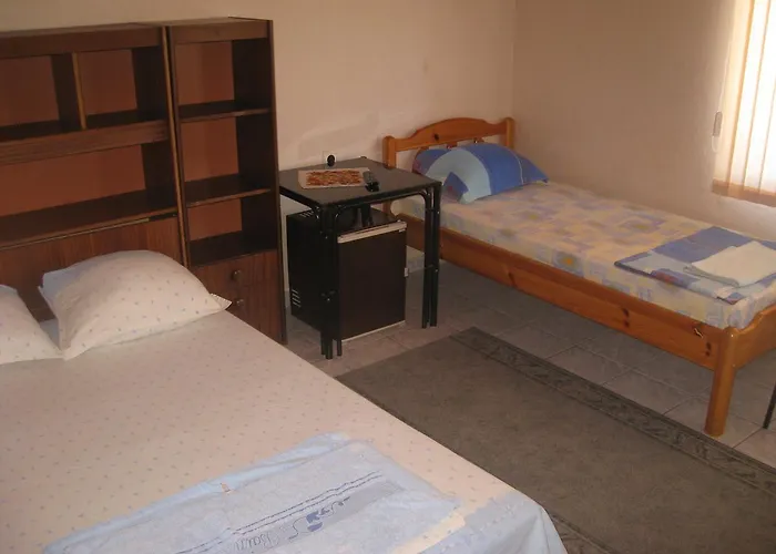 Famili Barba Yani غولدن ساندز