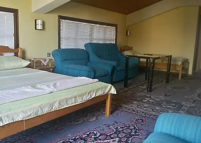 Famili Barba Yani فندق غولدن ساندز