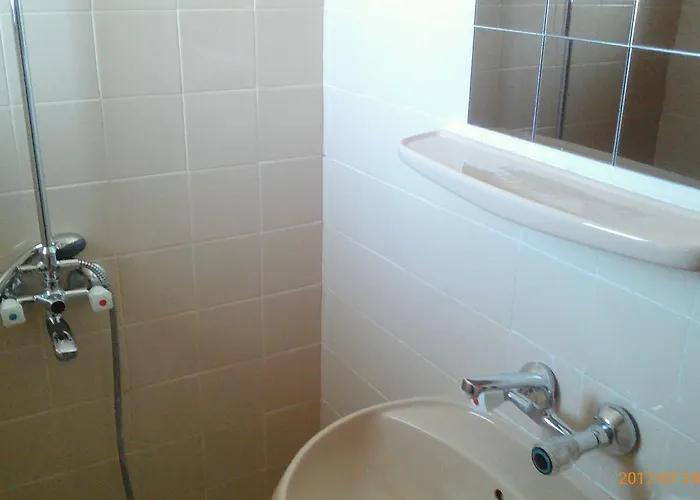 Famili Barba Yani غولدن ساندز