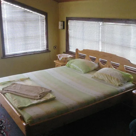 Famili Barba Yani מלון גולדן סנדס