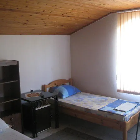 Famili Barba Yani מלון *