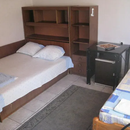 Famili Barba Yani מלון גולדן סנדס