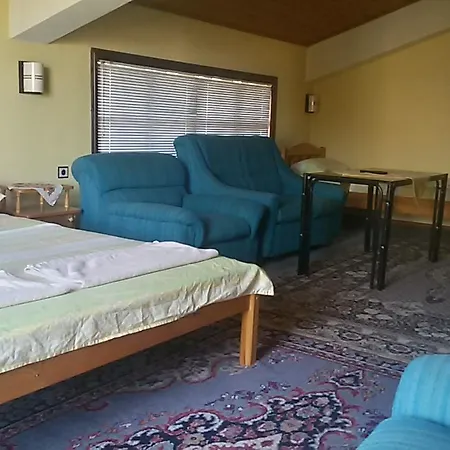 Famili Barba Yani מלון גולדן סנדס