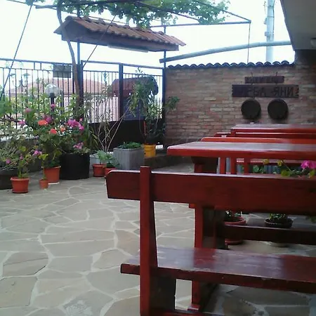 Famili Barba Yani מלון *