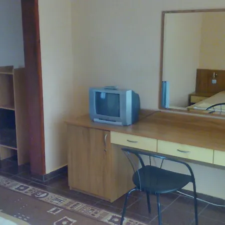 Famili Barba Yani מלון *