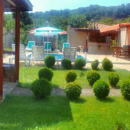 Famili Barba Yani מלון