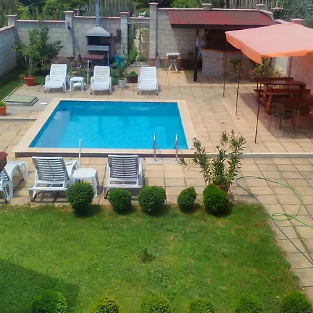 Famili Barba Yani מלון