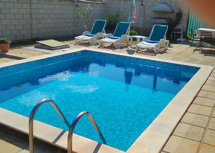 Famili Barba Yani Hotel *